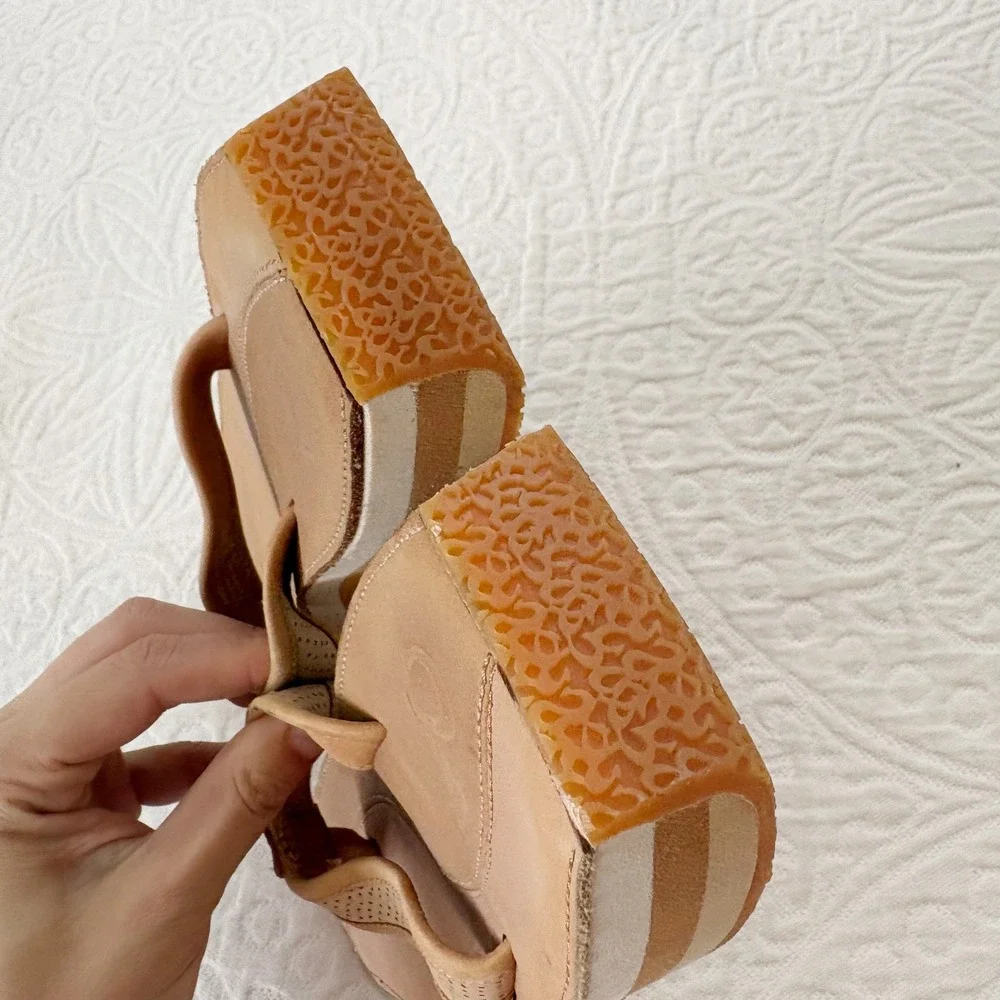 Olukai Women's Premium Leather Square Toe‎ Flip Flop Sandals W's 7